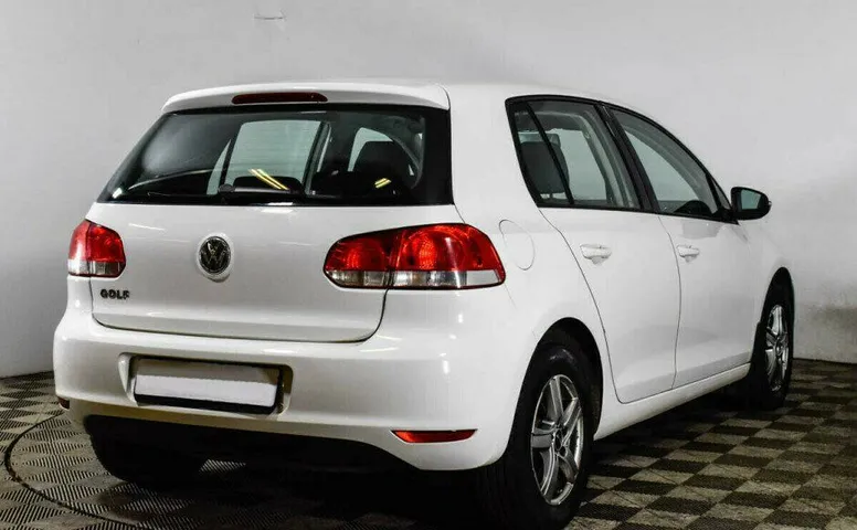 Volkswagen Golf 1.6 Робот