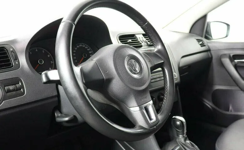 Volkswagen Polo 1.6 Автомат