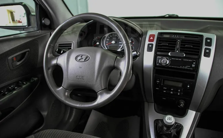 Hyundai Tucson, 1 поколение
