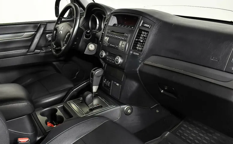 Mitsubishi Pajero IV