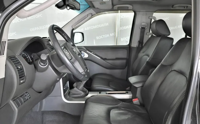 Nissan Pathfinder, 3 поколение