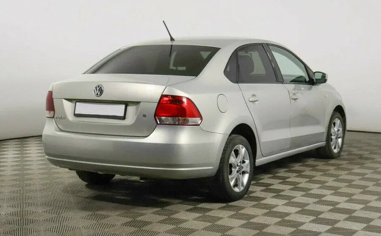 Volkswagen Polo 1.6 Автомат