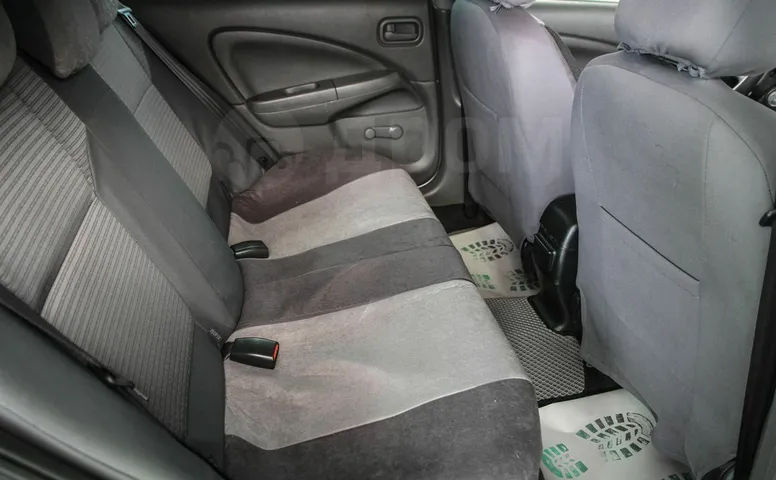 Nissan Almera Classic, 1 поколение