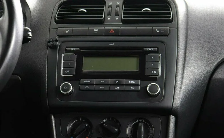 Volkswagen Polo 1.6 Автомат