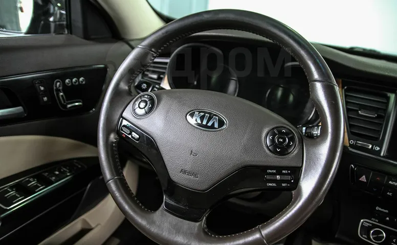Kia Quoris, 1 поколение