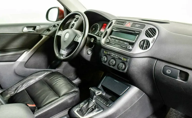 Volkswagen Tiguan 2.0 Автомат