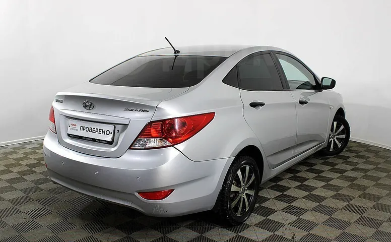 Hyundai Solaris, 1 поколение