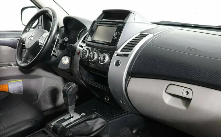 Mitsubishi Pajero Sport 2.5 Автомат