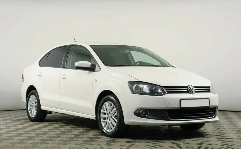 Volkswagen Polo 1.6 Автомат
